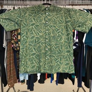 Vintage Tori Richard Hawaiian print made in USA